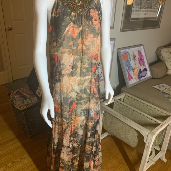 Alice + Olivia gorgeous gown. Unique beading at the top. The colors are fab! Am - Picture 6 of 15